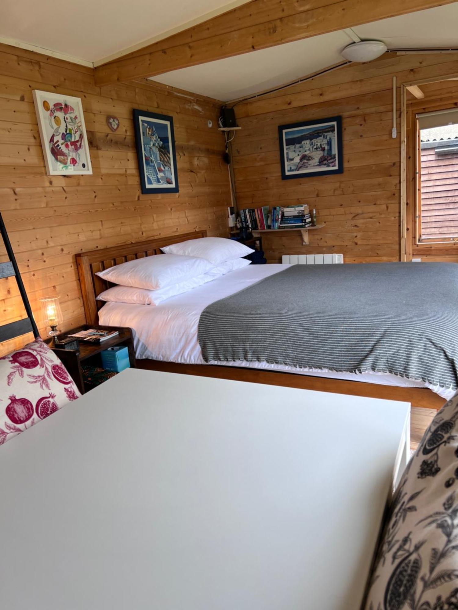 The Cabin Bradford-On-Avon Room photo